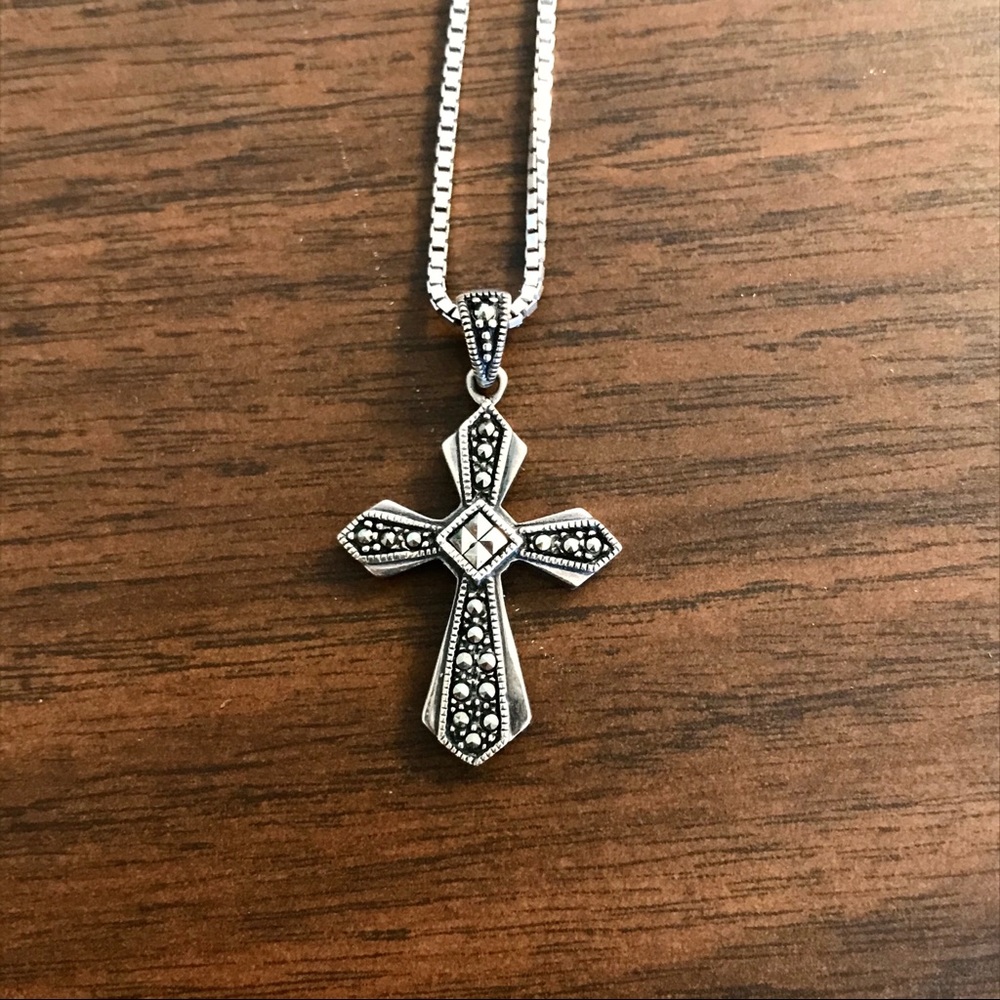 Sterling Silver ⛪️ Cross Detail Cut Necklace